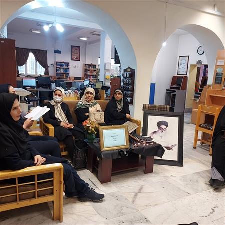 جمع خوانی کتاب آیینه حقایق عالم به مناسبت رحلت جانگداز امام خمینی(ره)