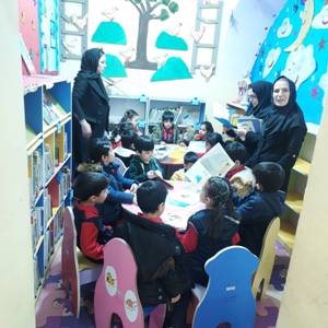 بازدید مهد کودک از کتابخانه دکترمعین